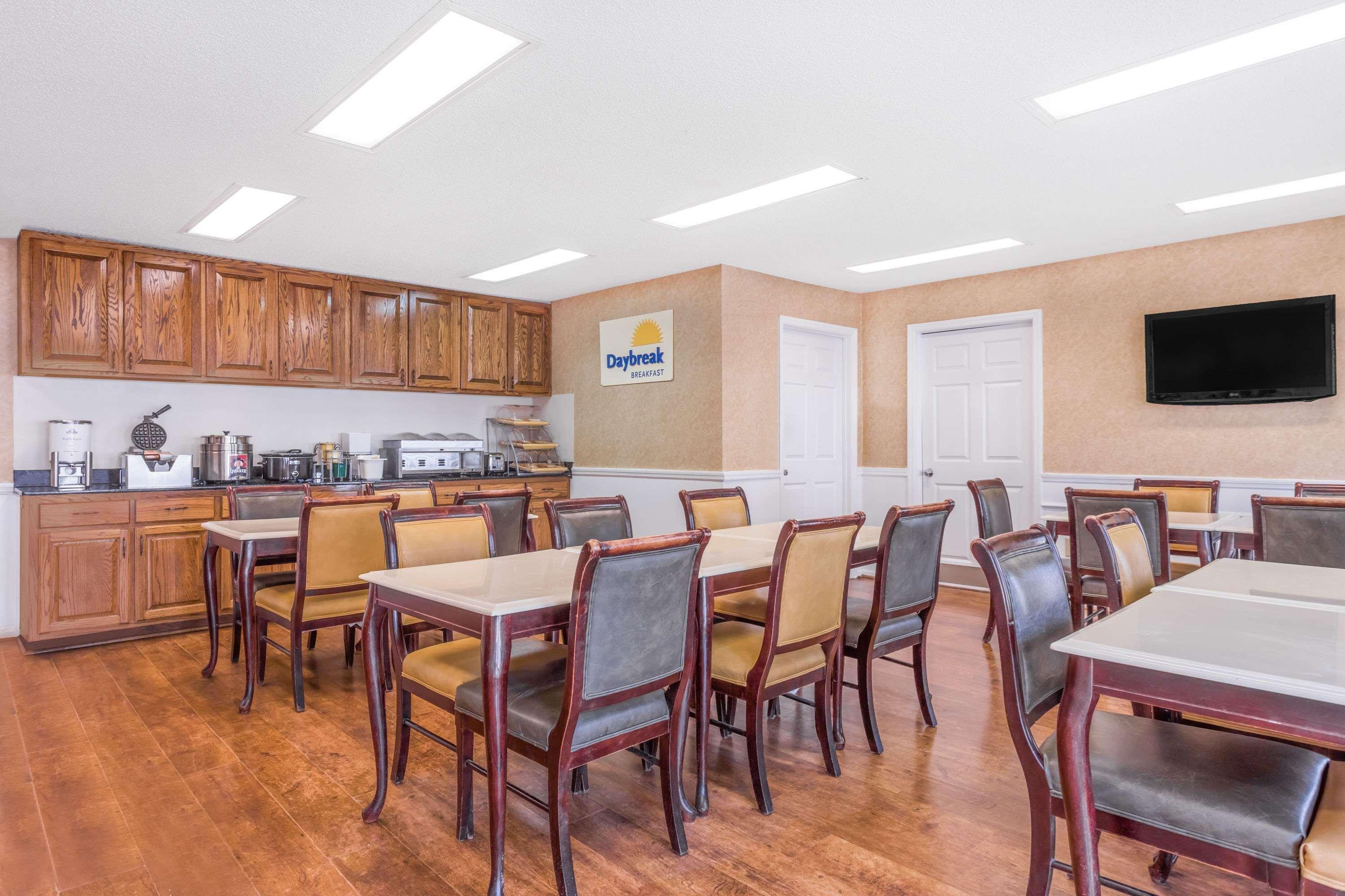Days Inn By Wyndham Americus Esterno foto