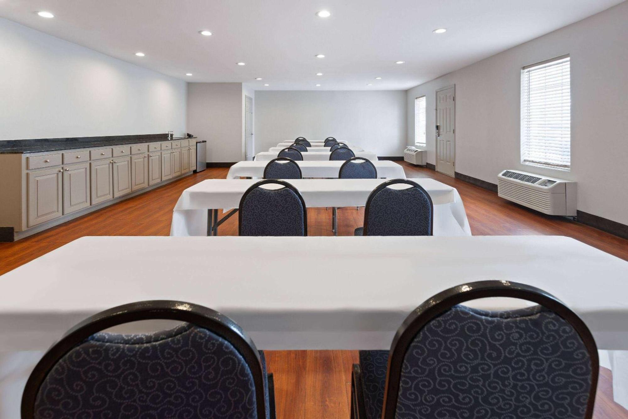 Days Inn By Wyndham Americus Esterno foto
